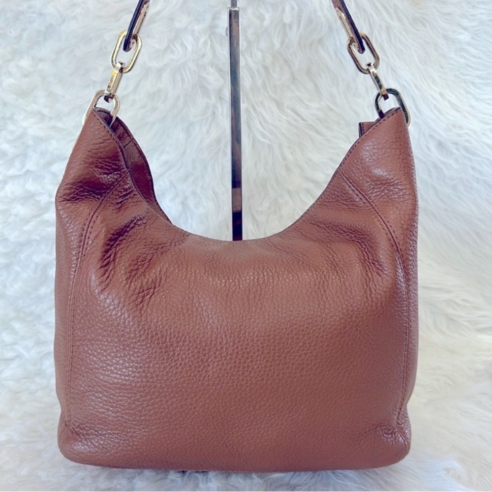 #302 Like NEW Micheal Kors pebbled leather shoulder set bag